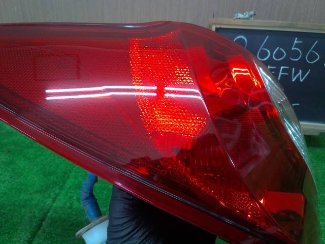 プレマシー 左テールランプ DBA-CWFFW C513-51-160E