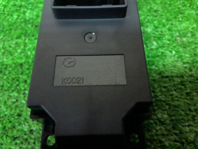 【中古】プレマシー DBA-CWFFW パワーウインドウスイッチ PWスイッチ