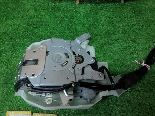 【中古】プレマシー DBA-CWFFW 左 リア