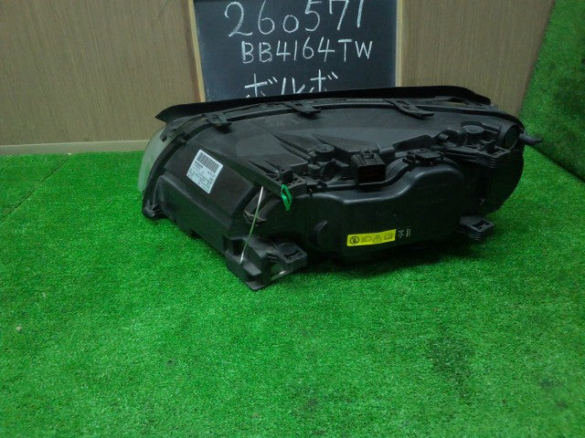 中古】ボルボ 70シリーズ DBA-BB4164TW 右 ヘッドランプ ヘッドライト