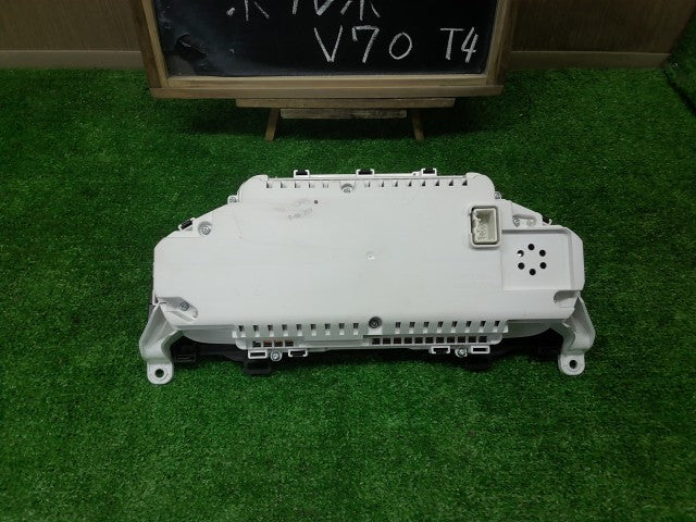 【中古】ボルボ 70シリーズ DBA-BB4164TW スピードメーター