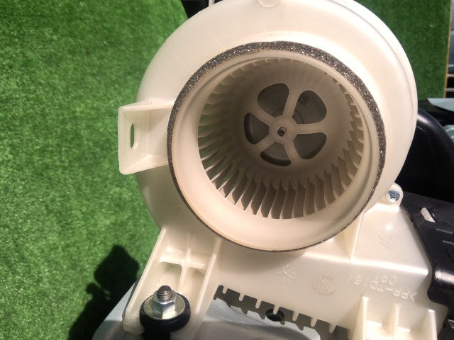 【中古】ハリアー DAA-AVU65W ＨＶ ハイブリッド