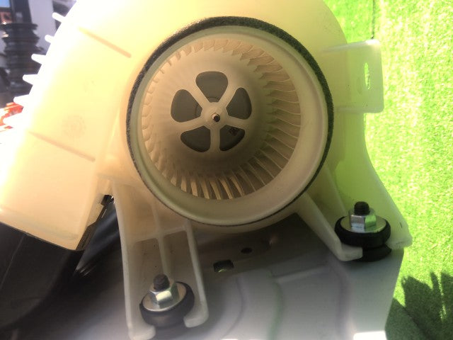 【中古】ハリアー DAA-AVU65W ＨＶ ハイブリッド