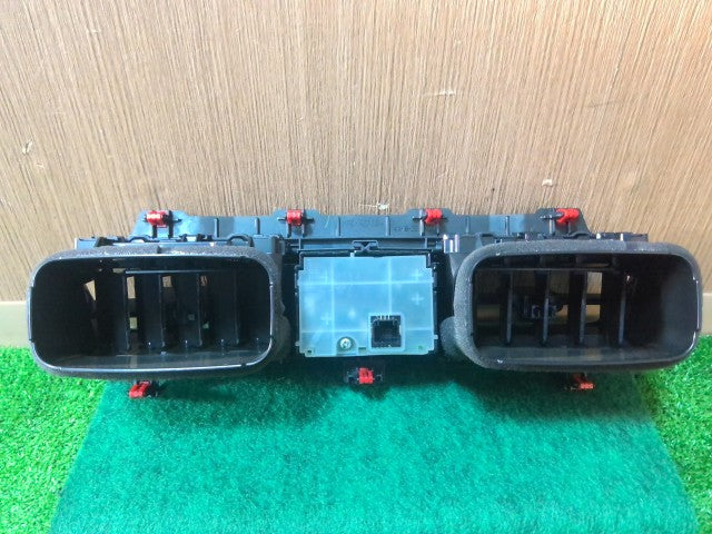 【中古】ハリアー DAA-AVU65W センター エアコン吹き出し口
