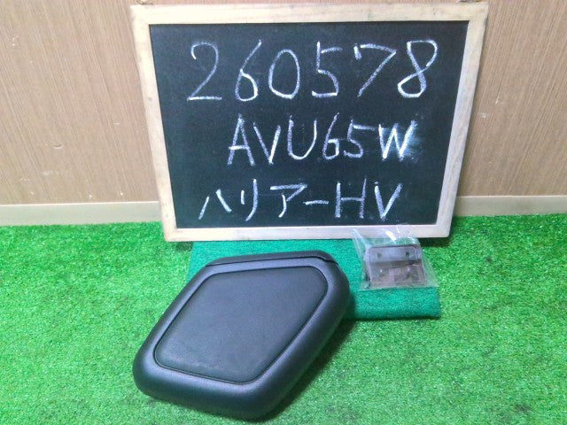【中古】ハリアー DAA-AVU65W 内装部品 ダストボックス