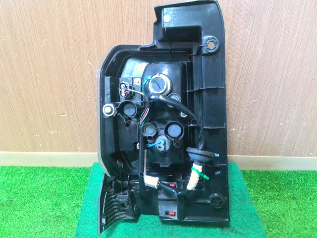 【中古】タフト 6BA-LA900S 右 テールランプ