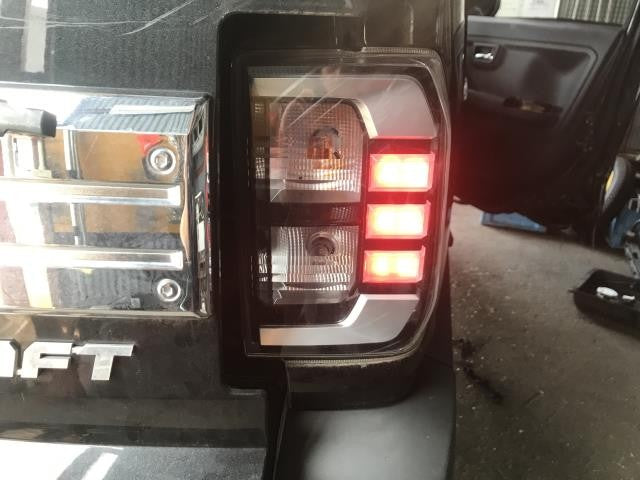 【中古】タフト 6BA-LA900S 右 テールランプ